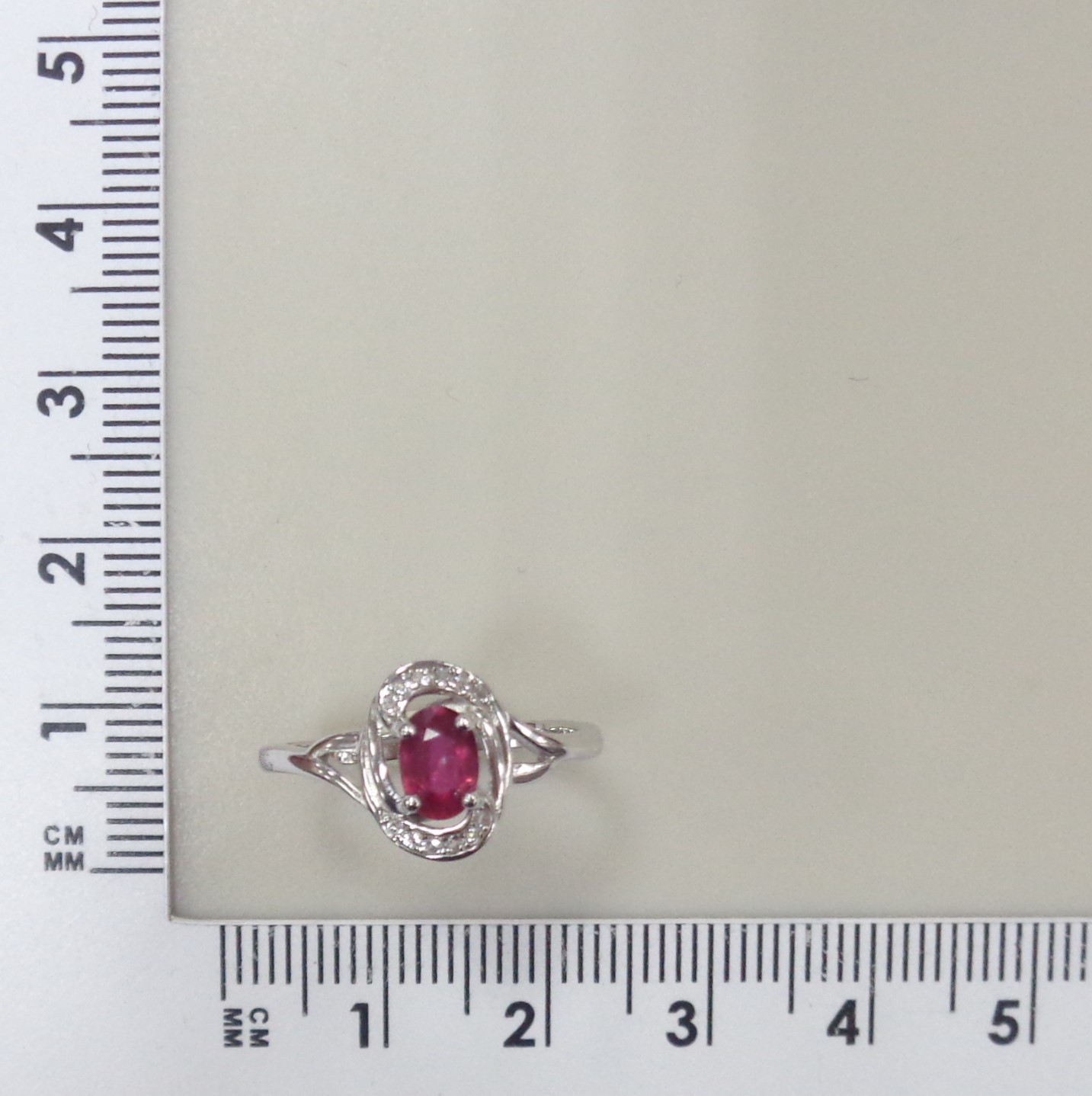 Серебряное кольцо с рубином